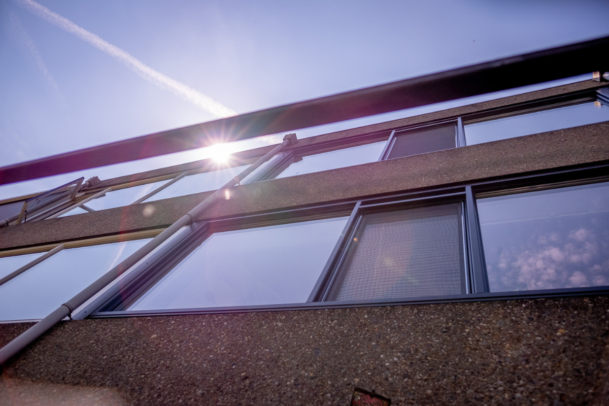 Moderne woning met kunststof kozijnen en energiebesparend HR++ glas.